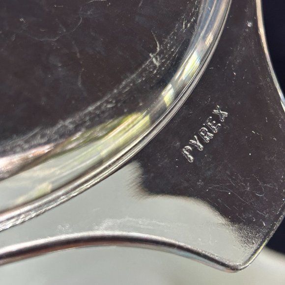 Vintage Pyrex Olive Green Pyrex 1 1/2 Quart Casserole Dish with Lid - Picture 5 of 6